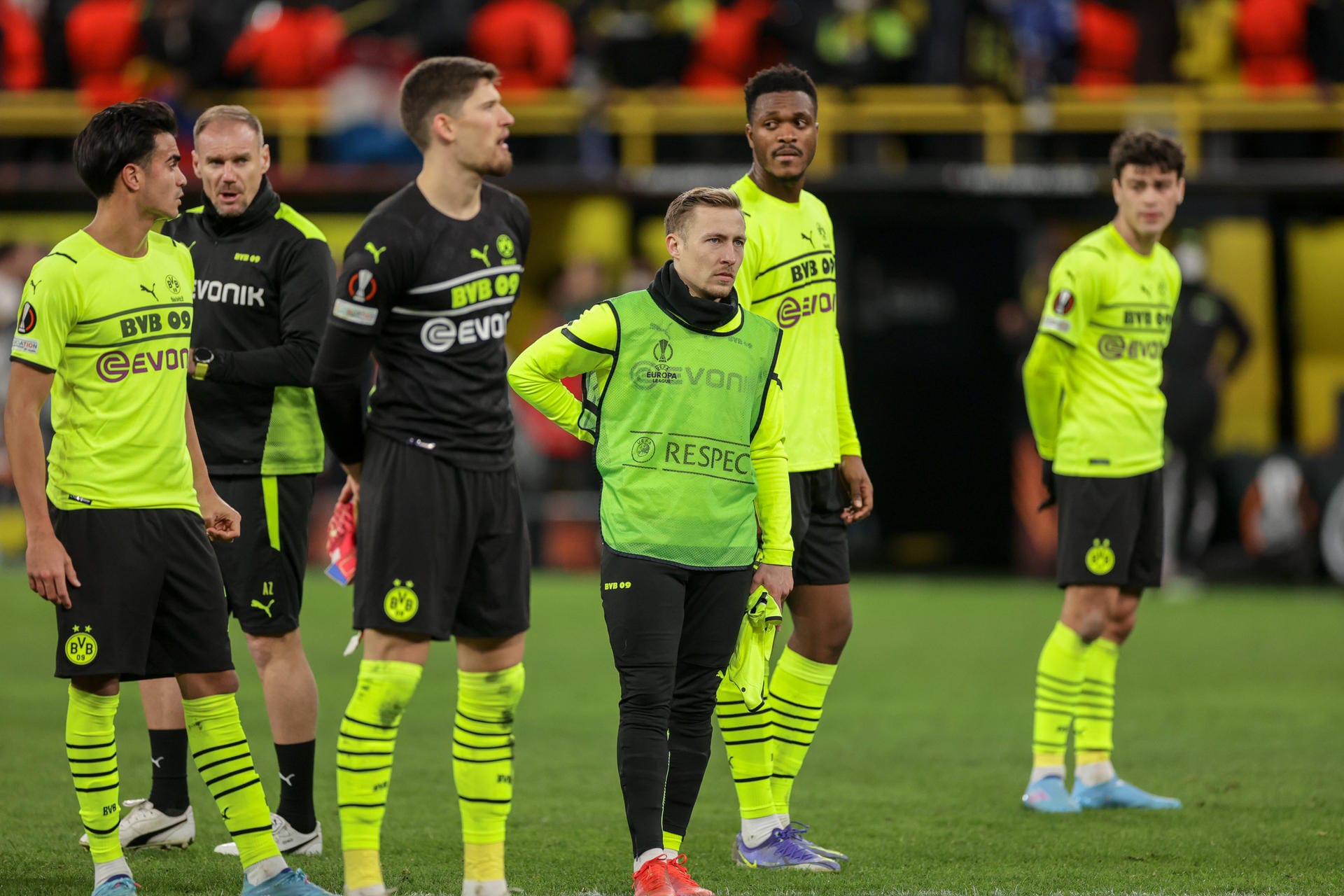 Enttäuschte Dortmunder nach der peinlichen Pleite gegen die Glasgow Rangers. Der Schock ist allen Spielern ins Gesicht geschrieben. Die BVB-Stars in der Einzelkritik.