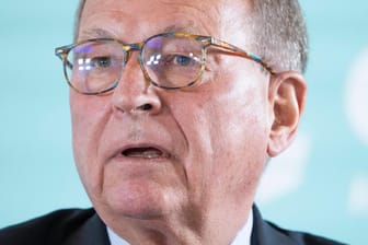 Der Vorsitzende der Münchner Sicherheitskonferenz, Wolfgang Ischinger: Eine von ihm gegründete Firma soll im Rahmen der Konferenz Kontakte für die Waffenlobby geschmiedet haben.