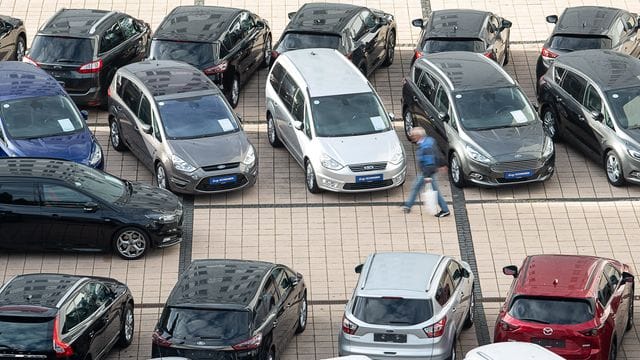 Große Auswahl: Neu, alt, klein, groß, Benziner, Diesel, E-Auto - aber was wird der Neue wohl im Alltag kosten?.