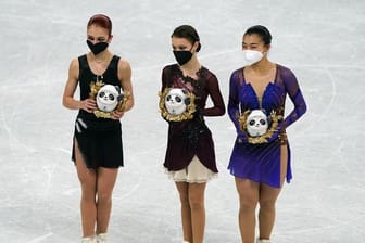 Die Russin Alexandra Trusowa (l) hatte Silber im Eiskunstlaufen gewonnen.