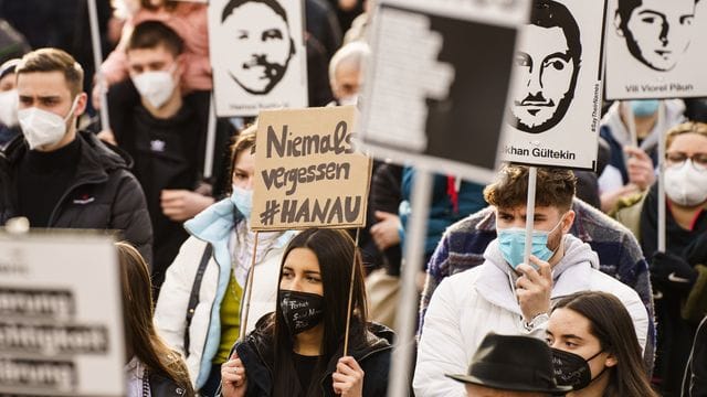 "Hasskriminalität beruht auf strukturellen Diskriminierungen, die tief in Gesellschaften verwurzelt sind.