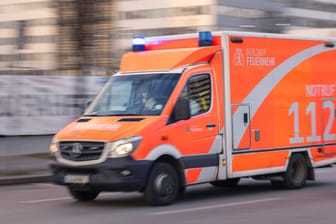 Rettungswagen: Das Mädchen starb im Krankenwagen.
