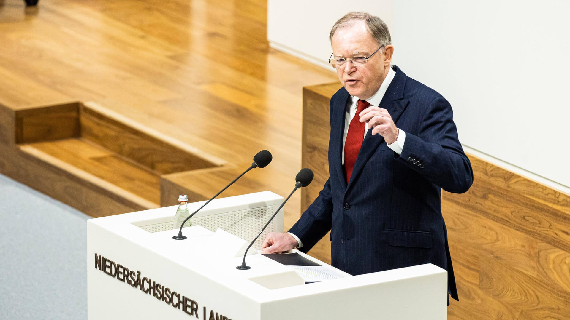 Stephan Weil im niedersächsischen Landtag (Archivbild): Er möchte von der Bahn eine klare Stellungnahme. Stephan Weil im niedersächsischen Landtag (Archivbild): Er möchte von der Bahn eine klare Stellungnahme.