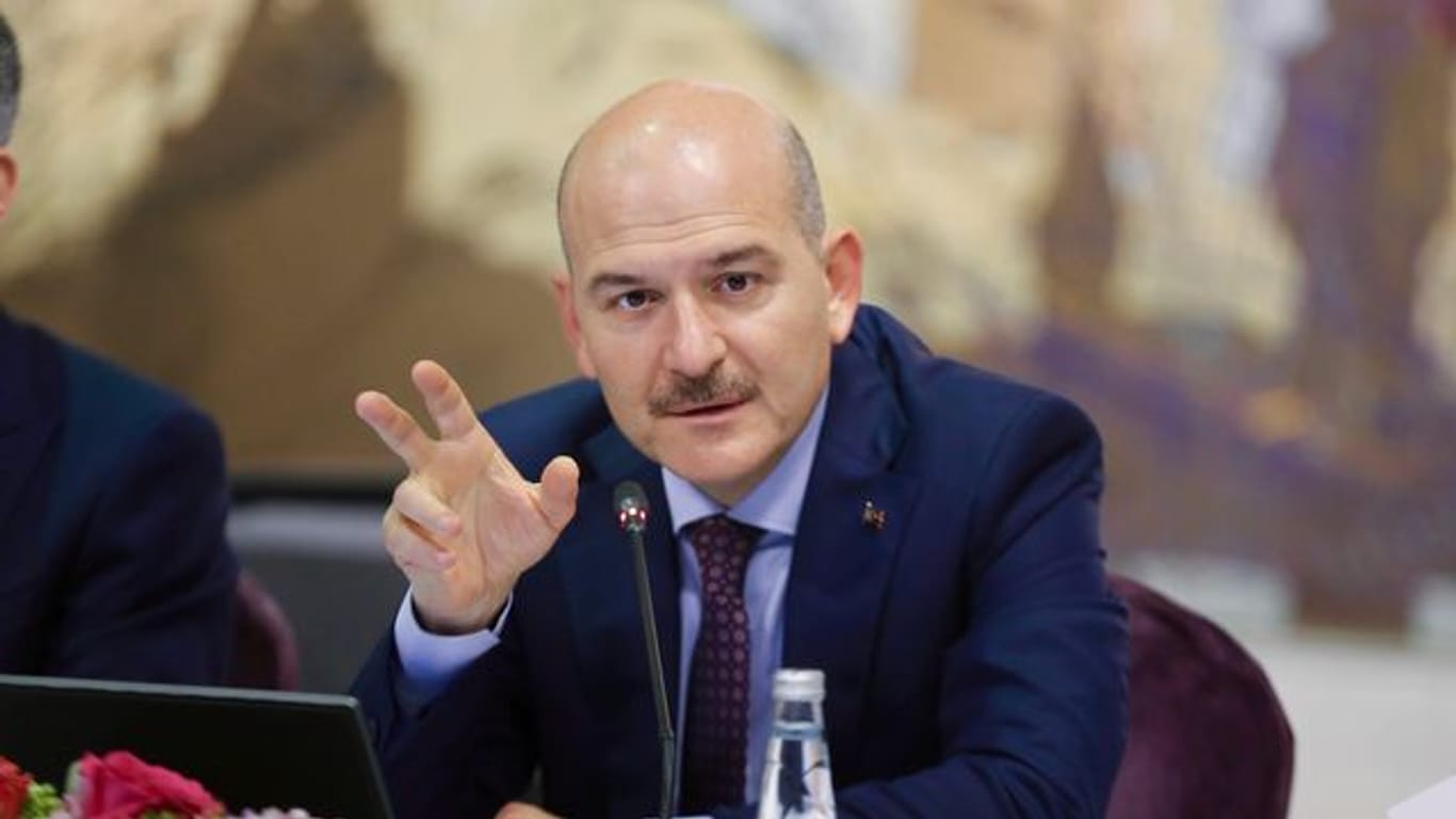 Innenminister Süleyman Soylu will in Regionen, in denen Syrer 25 Prozent der Bevölkerung ausmachen, den Ausländerzuzug verbieten.