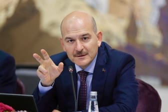 Innenminister Süleyman Soylu will in Regionen, in denen Syrer 25 Prozent der Bevölkerung ausmachen, den Ausländerzuzug verbieten.
