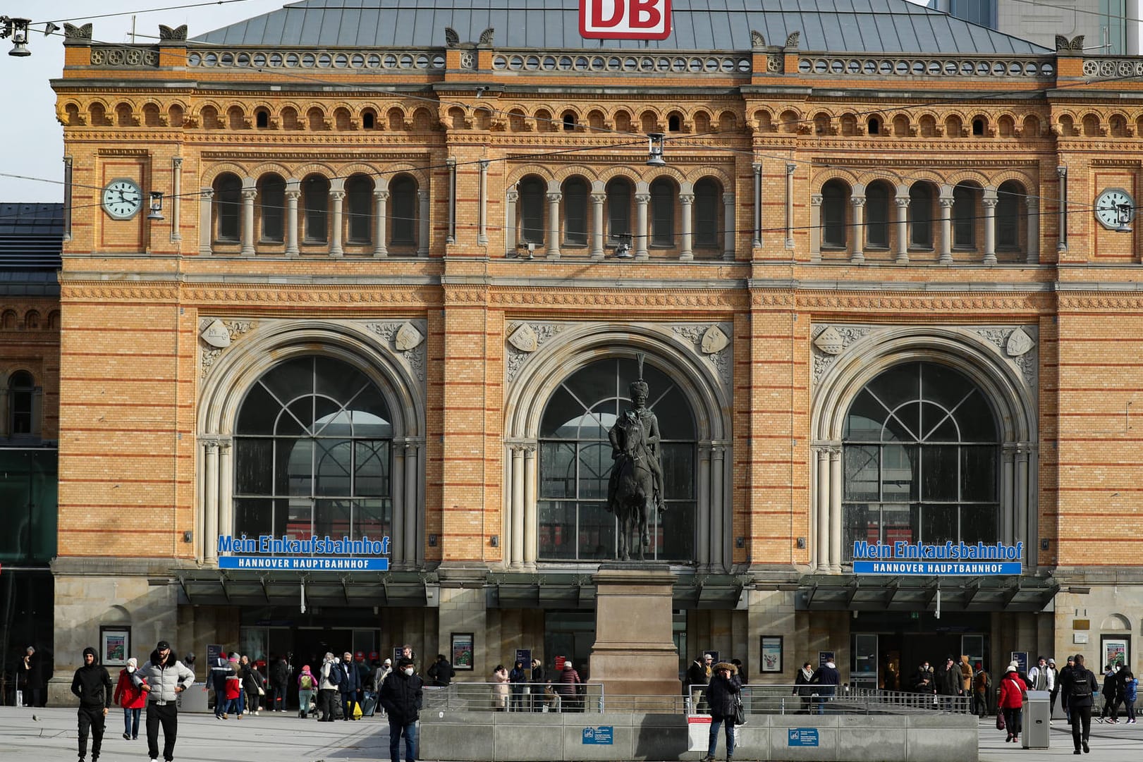 Der Hauptbahnhof Hannover (Archivbild): Hier fand der 38-Jährige die Geldbörse.