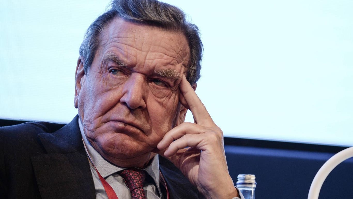 Gerhard Schröder: Der Altkanzler versichert, mit dem Geld habe er keine Materialien gekauft.