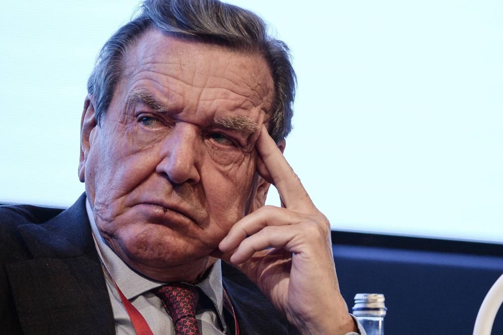 Gerhard Schröder: Der Altkanzler versichert, mit dem Geld habe er keine Materialien gekauft.