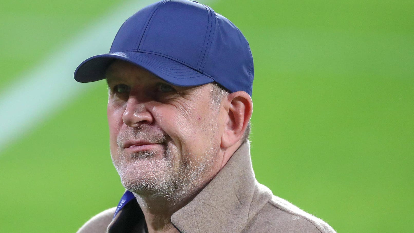 Trotz Kritik bleibt Jörg Schmadtke Manger beim VfL Wolfsburg.