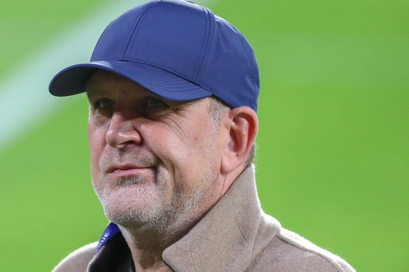 Trotz Kritik bleibt Jörg Schmadtke Manger beim VfL Wolfsburg.