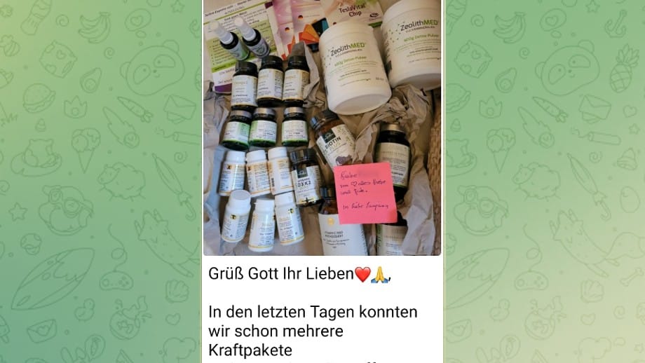 "Kraftpakete": Um die Jahreswende unterstützte der Verein mit Paketen, in denen Lebensmittelgutscheine waren, aber auch "energetisiertes Wasser" und "Tesla-Platten".