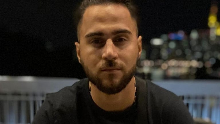 Der junge Hanauer Abdulkerim Sağlam: Er schrieb ein Lied, um die Wut und Trauer zu verarbeiten.