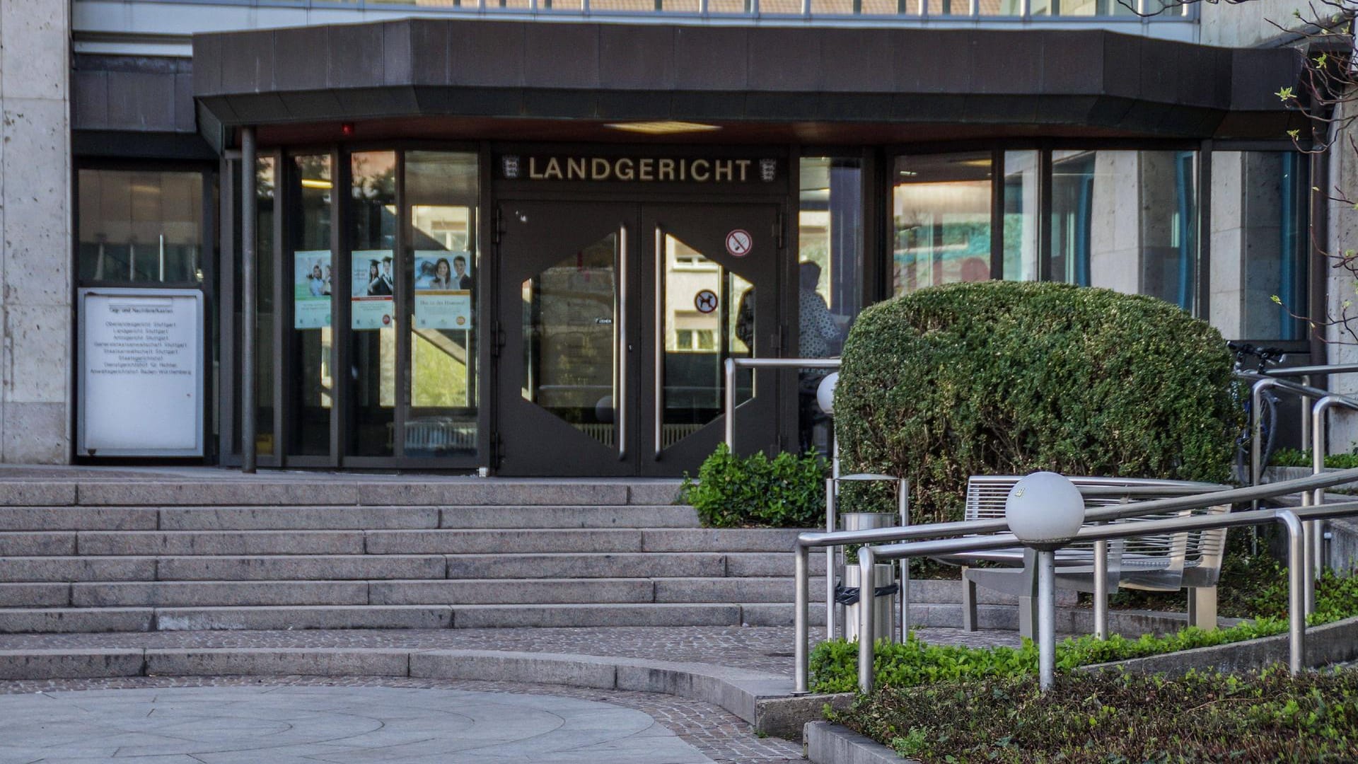 Eingang des Stuttgarter Landgerichts (Symbolbild): Hier erhielt der Angeklagte das Urteil. Eingang des Stuttgarter Landgerichts (Symbolbild): Hier erhielt der Angeklagte das Urteil.