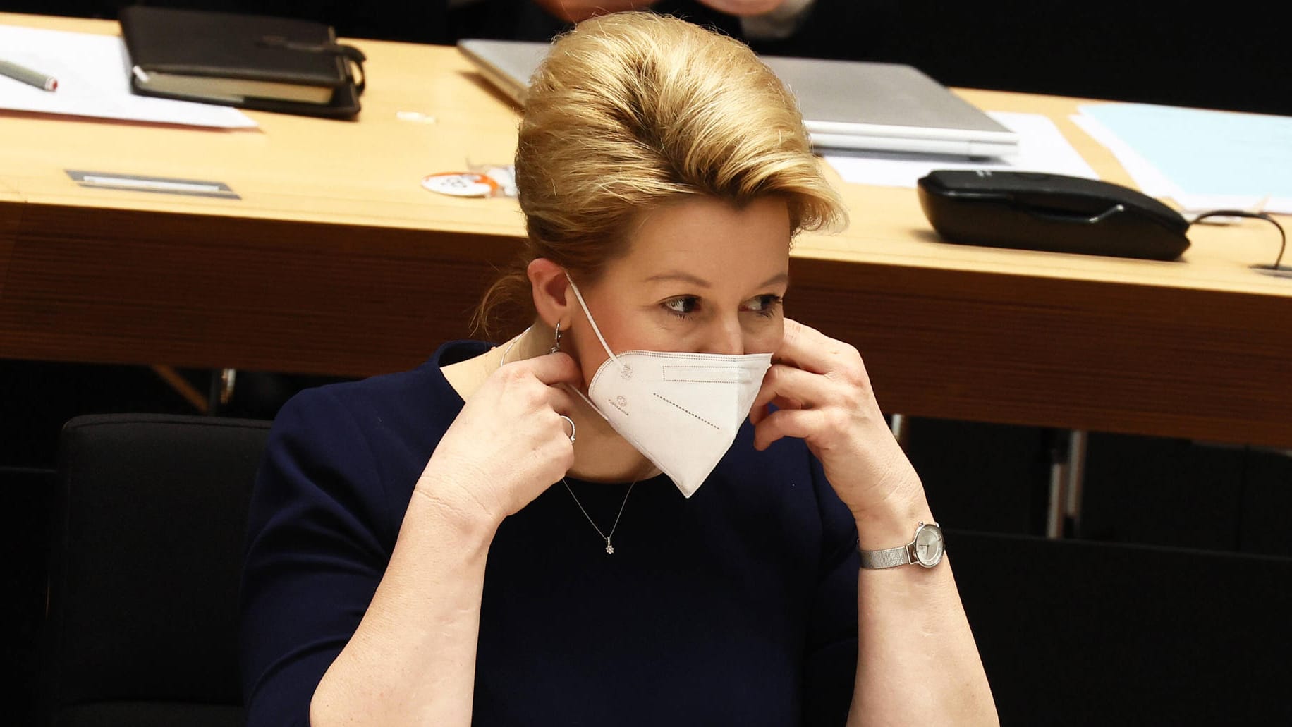 Die Regierende Bürgermeisterin Franziska Giffey während der aktuellen Stunde im Abgeordnetenhaus in Berlin (Archivbild): Sie habe bisher keine Symptome.