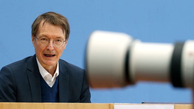 Gesundheitsminister Karl Lauterbach (SPD), Bundesgesundheitsminister wirft der "Bild" vor, Unwahrheiten zu verbreiten. Gesundheitsminister Karl Lauterbach (SPD), Bundesgesundheitsminister wirft der "Bild" vor, Unwahrheiten zu verbreiten.