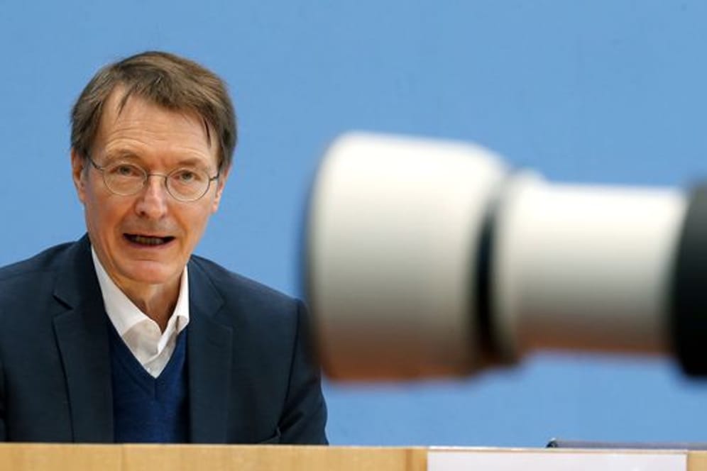 Gesundheitsminister Karl Lauterbach (SPD), Bundesgesundheitsminister wirft der "Bild" vor, Unwahrheiten zu verbreiten.
