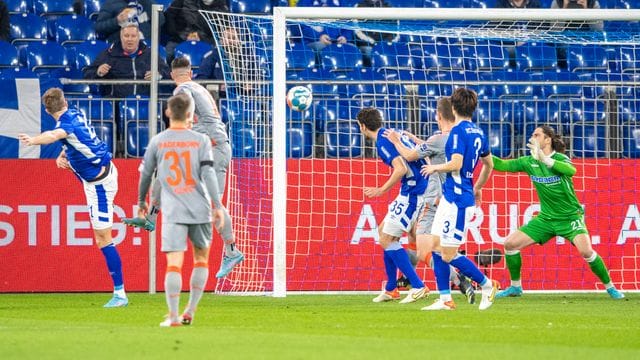 Der Schalker Marius Bülter erzielte das 1:0.