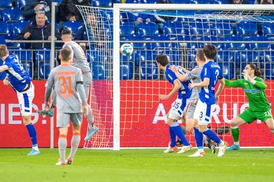 Der Schalker Marius Bülter erzielte das 1:0.