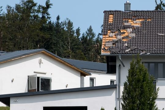 Sturmschäden sind nicht immer so offensichtlich wie bei diesem Dach.