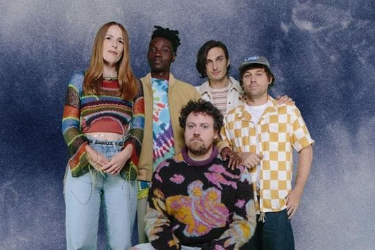 Metronomy läuten den Frühling ein.