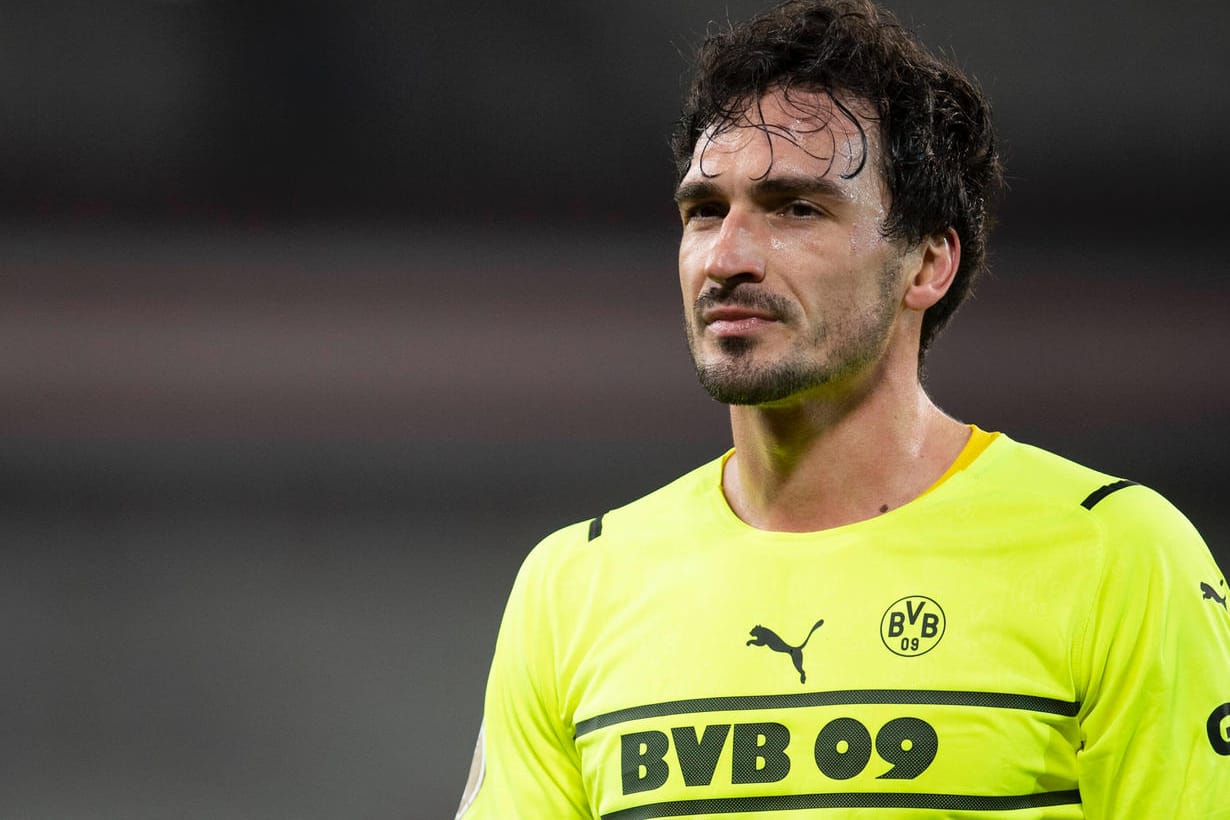Mats Hummels: Der Verteidiger hat seine Schwierigkeiten mit dem Video-Assistenten.