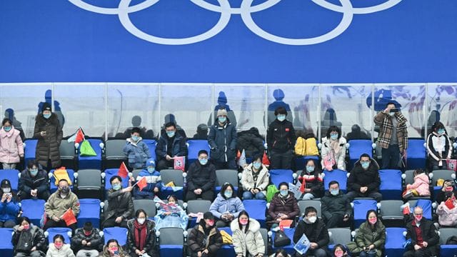 Nur ausgewählte Zuschauer durften beim Eishockey zuschauen.