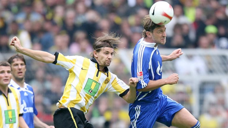 33. Spieltag im Jahr 2007, alle Schalker Meisterträume zerstört: Ebi Smolarek (l.) gewann mit dem BVB 2:0 gegen das Team von Marcello Bordon.