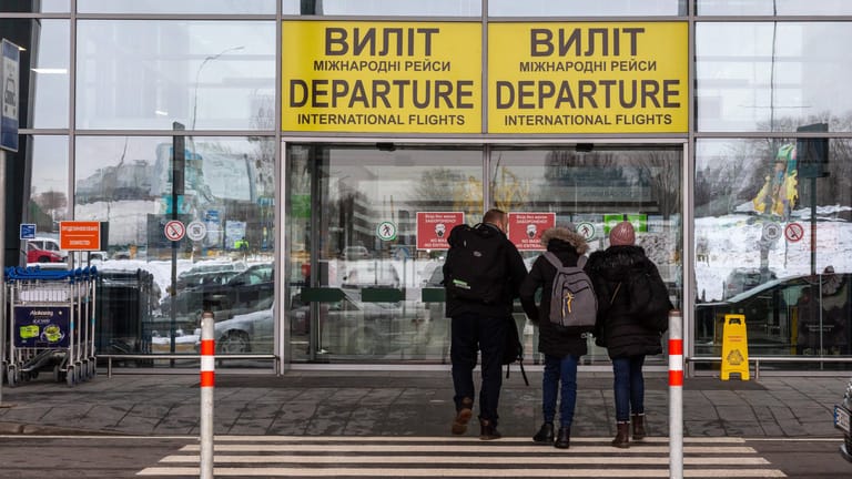 Flughafen von Kiew: Lufthansa setzt ab Montag Flüge in die Ukraine vorerst aus.