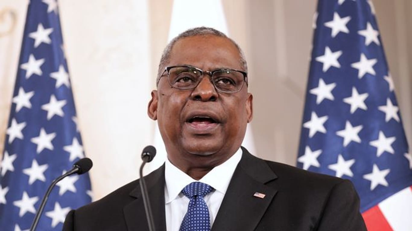 US-Verteidigungsminister Lloyd Austin befürchtet einen Angriff Russlands auf die Ukraine. US-Verteidigungsminister Lloyd Austin befürchtet einen Angriff Russlands auf die Ukraine.