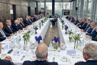 Reine Männerrunde beim CEO-Lunch in München - das sorgt für Aufregung im Netz.