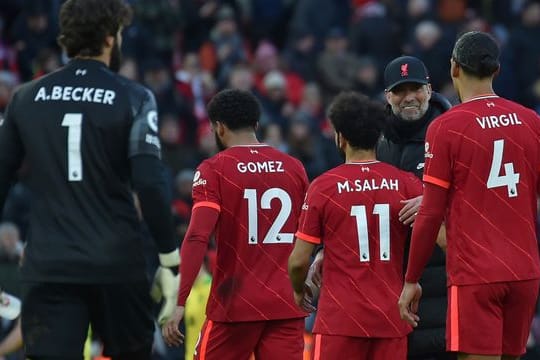 Liverpools Trainer Jürgen Klopp (2.