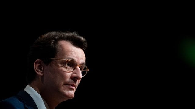 Wäre eine Direktwahl des Ministerpräsidenten möglich, würden 28 Prozent für Hendrik Wüst stimmen. Wäre eine Direktwahl des Ministerpräsidenten möglich, würden 28 Prozent für Hendrik Wüst stimmen.