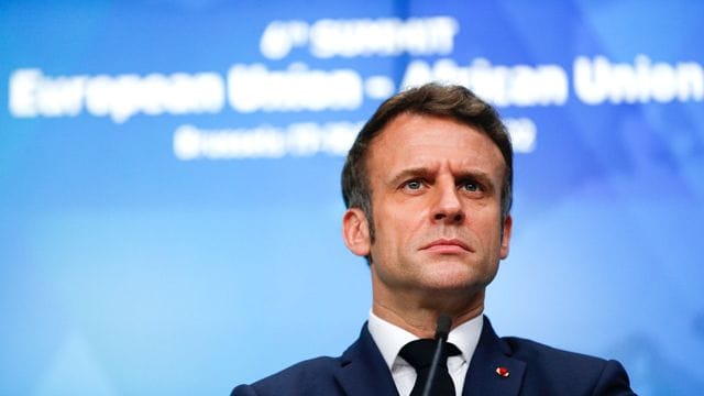 Frankreichs Präsident: Emmanuel Macron hat am Abend mit dem iranischen Präsidenten Ebrahim Raisi telefoniert.