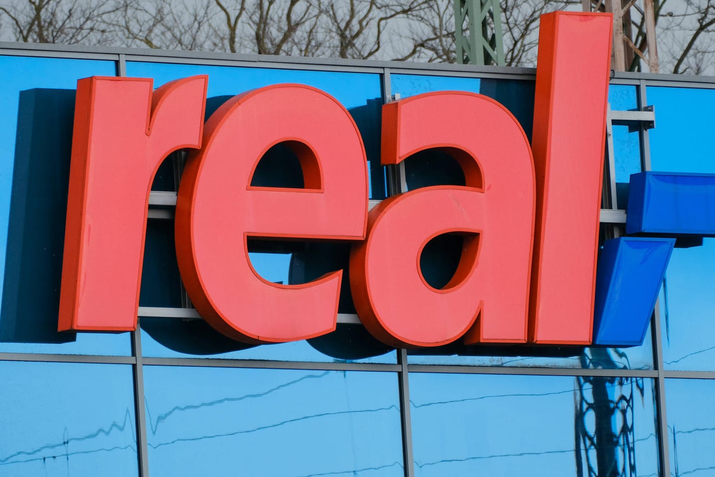 Real-Filiale (Symbolbild): Das Kartellamt hat Kaufland grünes Licht für die Übernahme von 13 Filialen gegeben.