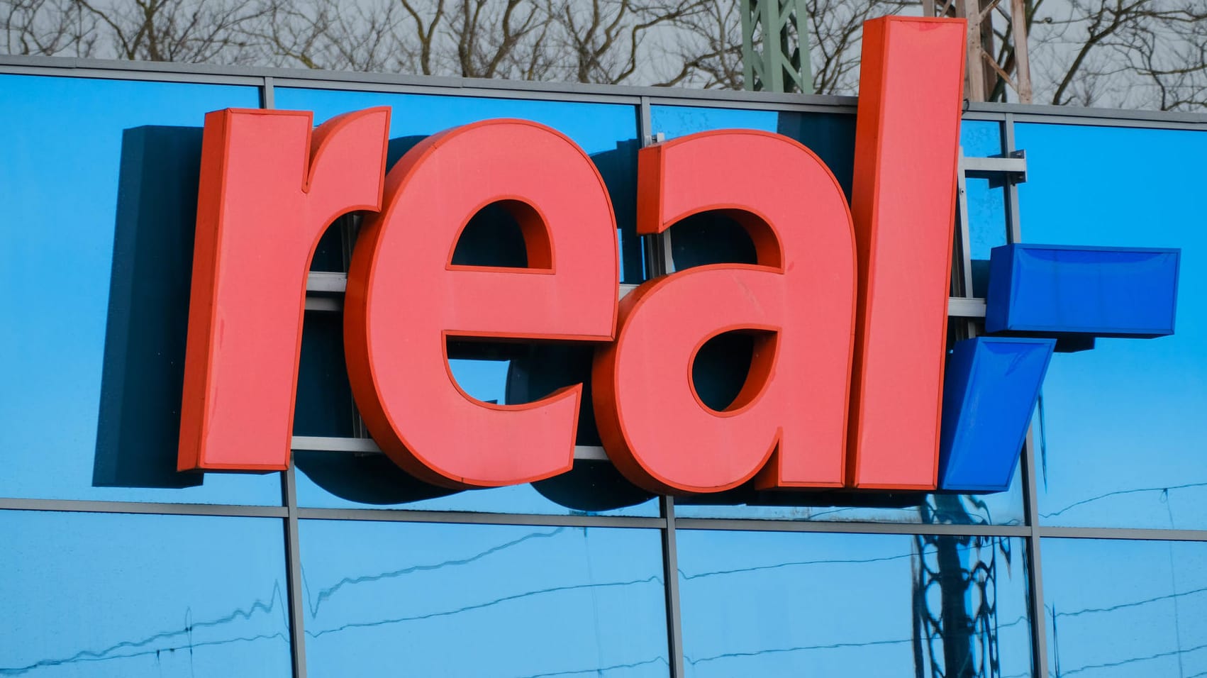 Real-Filiale (Symbolbild): Das Kartellamt hat Kaufland grünes Licht für die Übernahme von 13 Filialen gegeben.