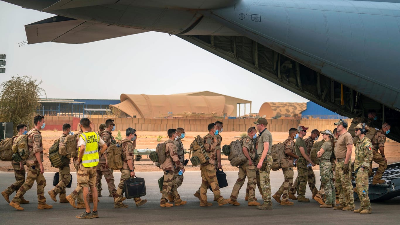 Gao in Mali: Französische Soldaten beenden einen viermonatigen Einsatz in der Sahelzone und verlassen ihren Stützpunkt.
