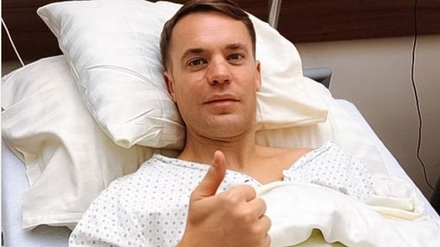 Manuel Neuer nach Knie-OP Manuel Neuer nach Knie-OP