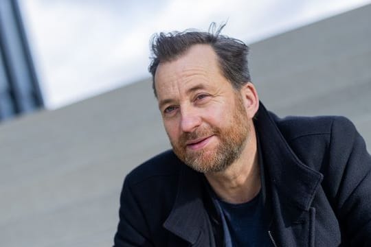 Christian Erdmannkämpft im Fernsehfilm "Eine riskante Entscheidung" um seine kranke Tochter.