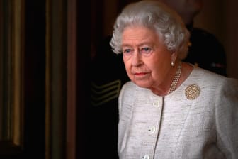 Queen Elizabeth II.: Sie wurde positiv auf das Coronavirus getestet.