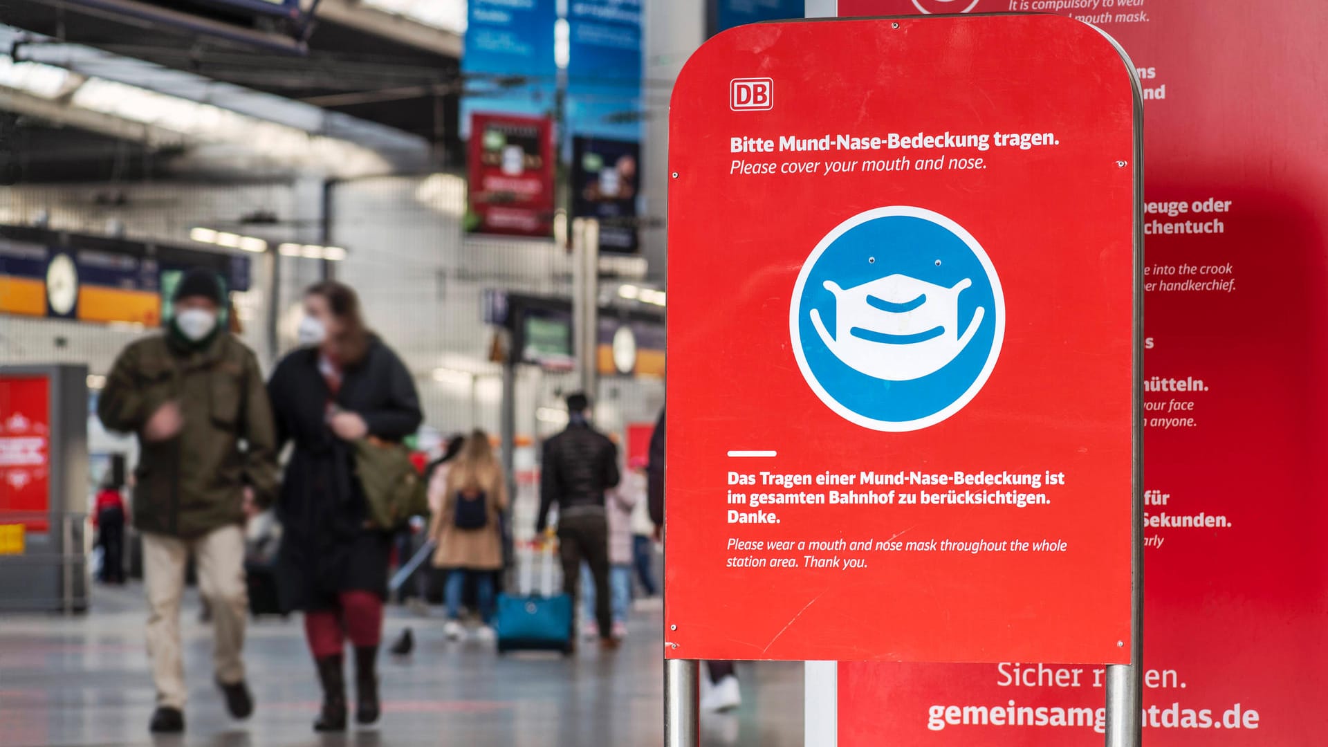 Maskenpflicht im Hauptbahnhof (Symbolbild): Der Inhaftierte musste nicht wegen einer fehlenden Maske ins Gefängnis. Maskenpflicht im Hauptbahnhof (Symbolbild): Der Inhaftierte musste nicht wegen einer fehlenden Maske ins Gefängnis.