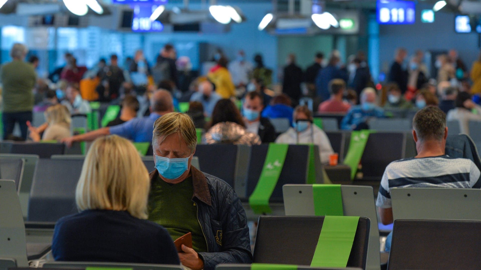 Frankfurter Flughafen (Symbolbild): Bald könnte der Urlaub für Deutsche wieder deutlich unkomplizierter möglich werden.