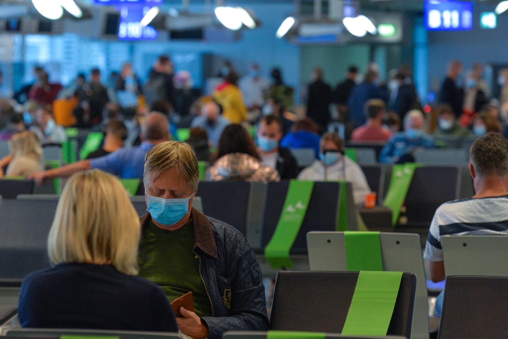 Frankfurter Flughafen (Symbolbild): Bald könnte der Urlaub für Deutsche wieder deutlich unkomplizierter möglich werden.