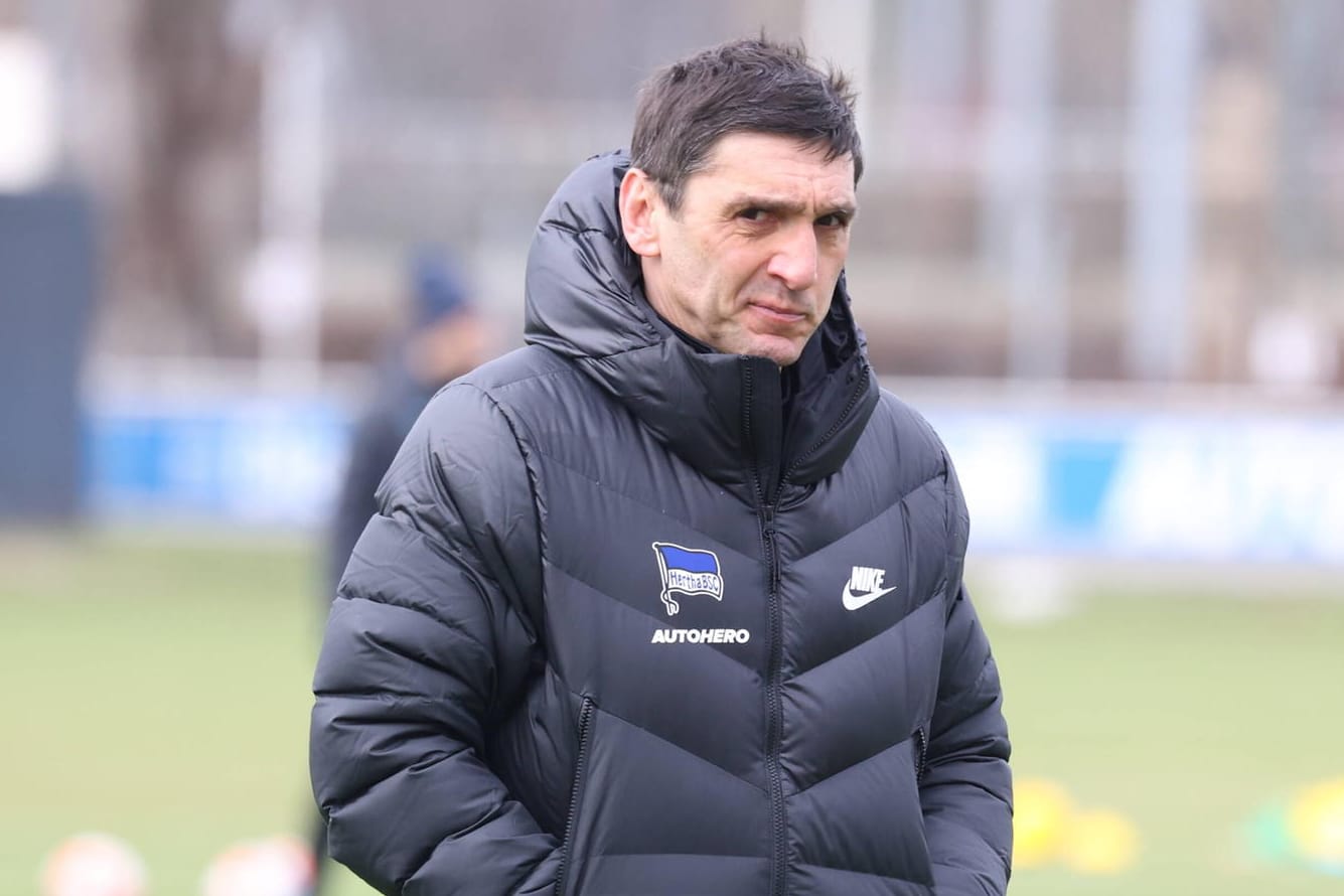 Erlebt aktuell keine einfache Zeit in Berlin: Hertha-Trainer Tayfun Korkut.