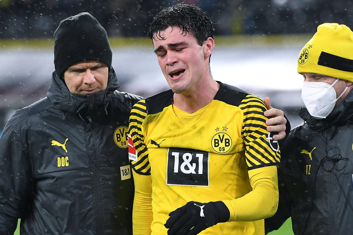 Giovanni Reyna: Dem BVB-Talent waren die Schmerzen und der Frust nach der erneuten Verletzung anzusehen.