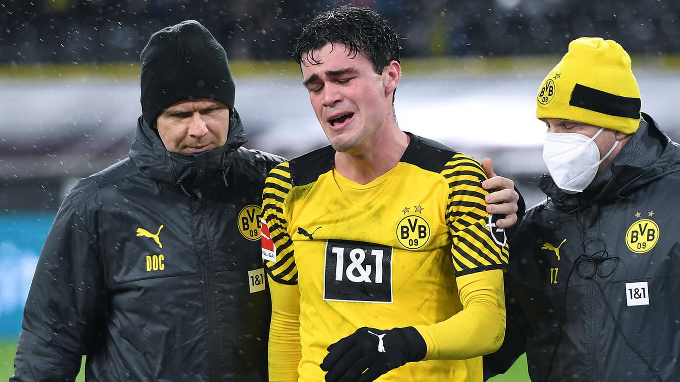 Giovanni Reyna: Dem BVB-Talent waren die Schmerzen und der Frust nach der erneuten Verletzung anzusehen.