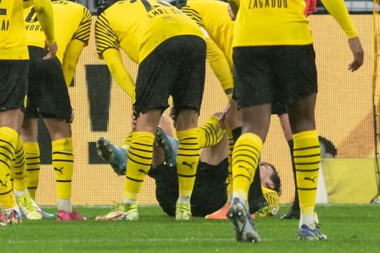 Giovanni Reyna musste verletzt ausgewechselt werden.