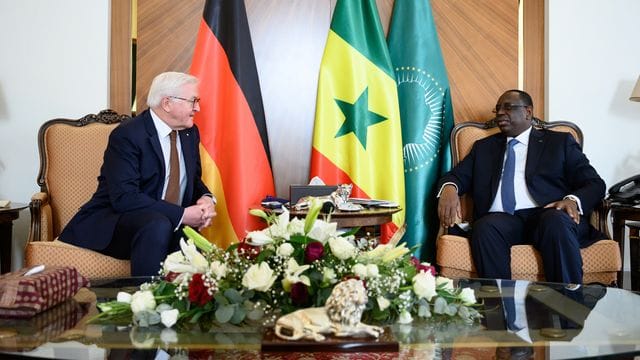 Bundespräsident Frank-Walter Steinmeier und der senegalesische Präsident Macky Sall im Präsidentenpalast. Bundespräsident Frank-Walter Steinmeier und der senegalesische Präsident Macky Sall im Präsidentenpalast.