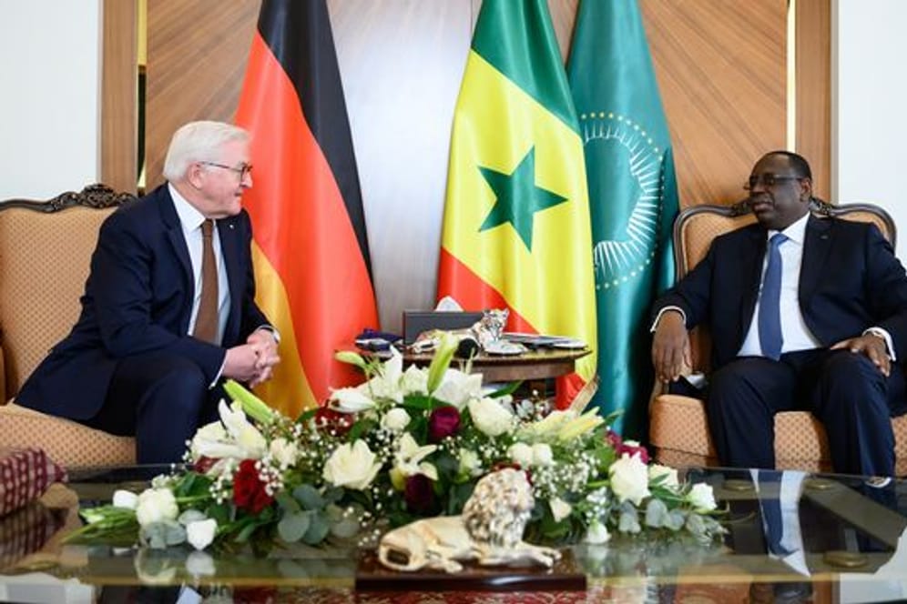 Bundespräsident Frank-Walter Steinmeier und der senegalesische Präsident Macky Sall im Präsidentenpalast.
