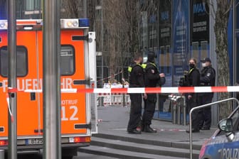 Polizeieinsatz am Sony Center in Berlin am Samstag (Archivbild): Der Tod eines 24 Jahre alten Bauarbeiters beschäftigt nun die Polizei.