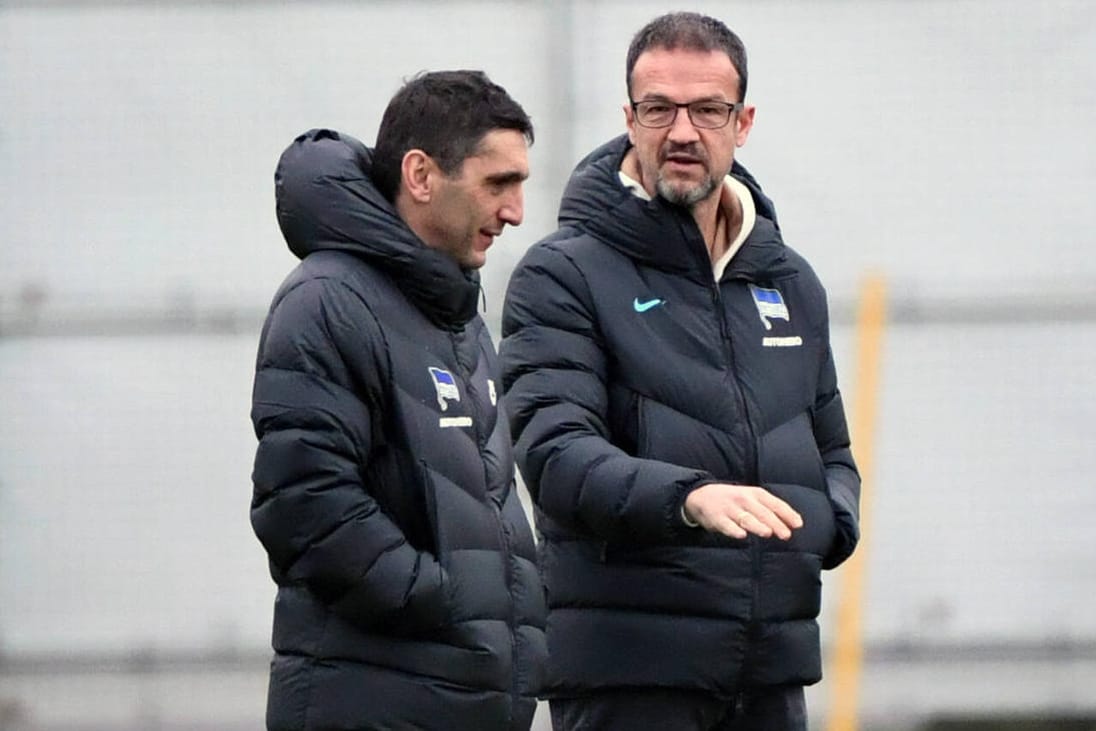 In der Krise: Hertha BSC um Trainer Korkut (l.) und Geschäftsführer Bobic.